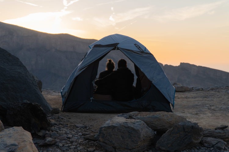 Camping sauvage - Lever de soleil depuis notre tente au sommet du Jebel Shams